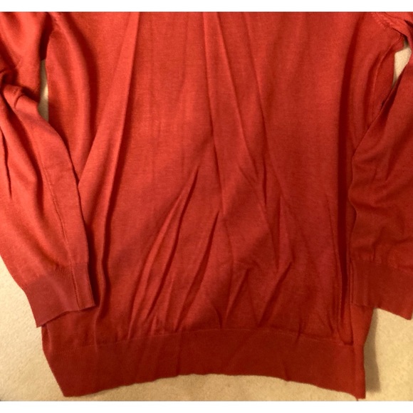 Zara Man Ultra soft cotton V-neck in brilliant tomato, ribbed cuffs/hem - Picture 4 of 9